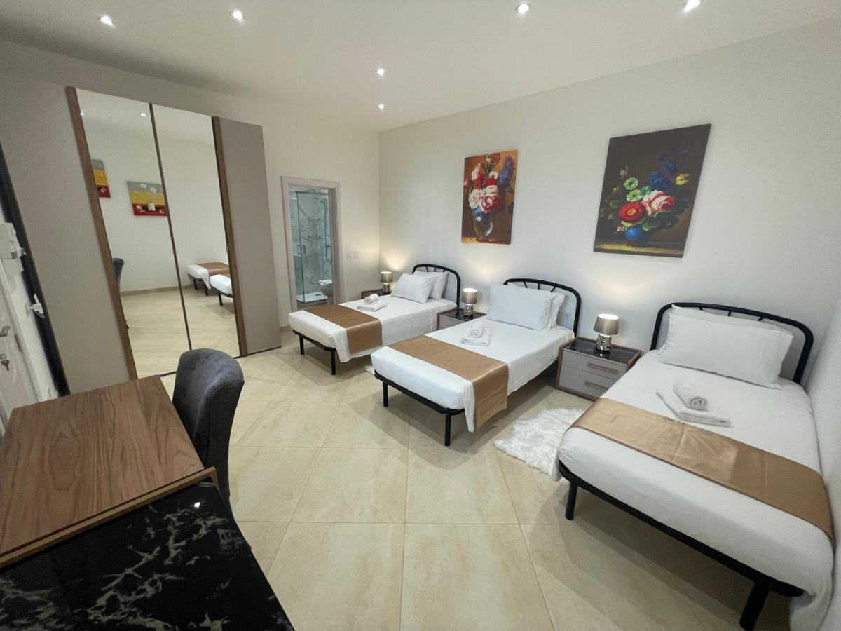 Alina Boutique Living Bed & Breakfast Victoria Bagian luar foto