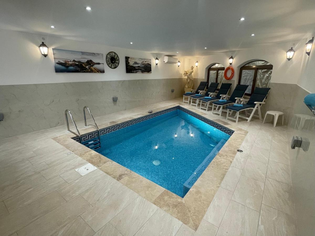 Alina Boutique Living Bed & Breakfast Victoria Bagian luar foto