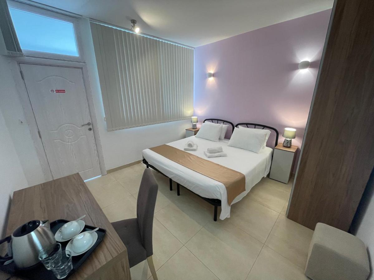 Alina Boutique Living Bed & Breakfast Victoria Bagian luar foto
