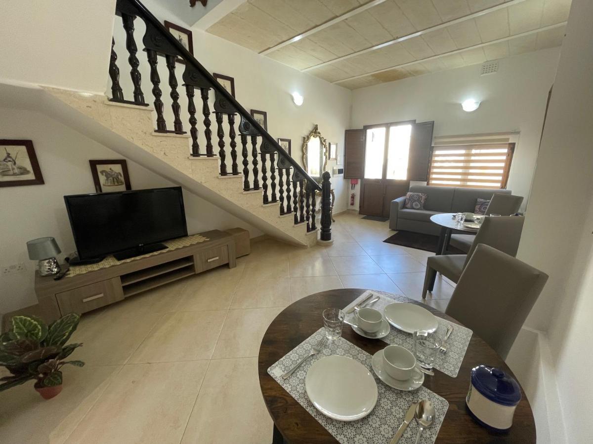 Alina Boutique Living Bed & Breakfast Victoria Bagian luar foto