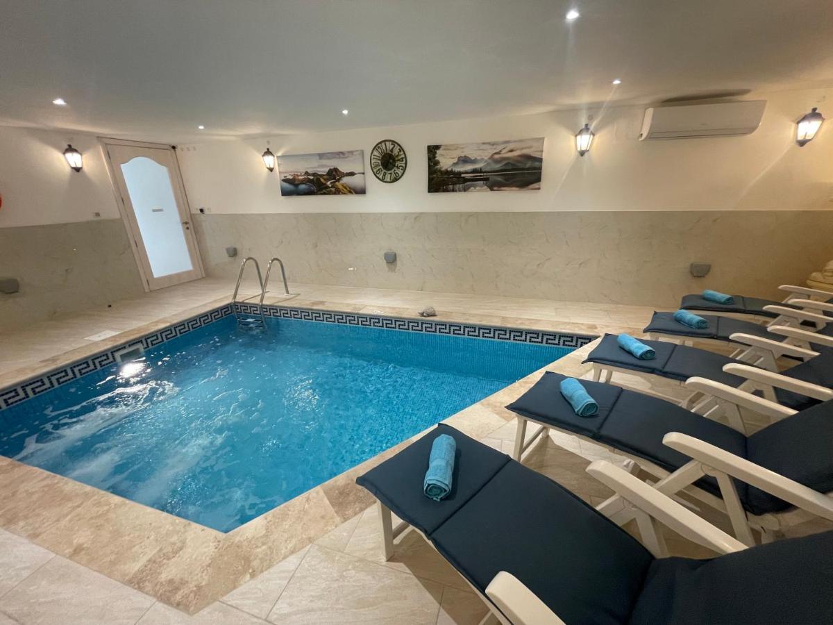 Alina Boutique Living Bed & Breakfast Victoria Bagian luar foto