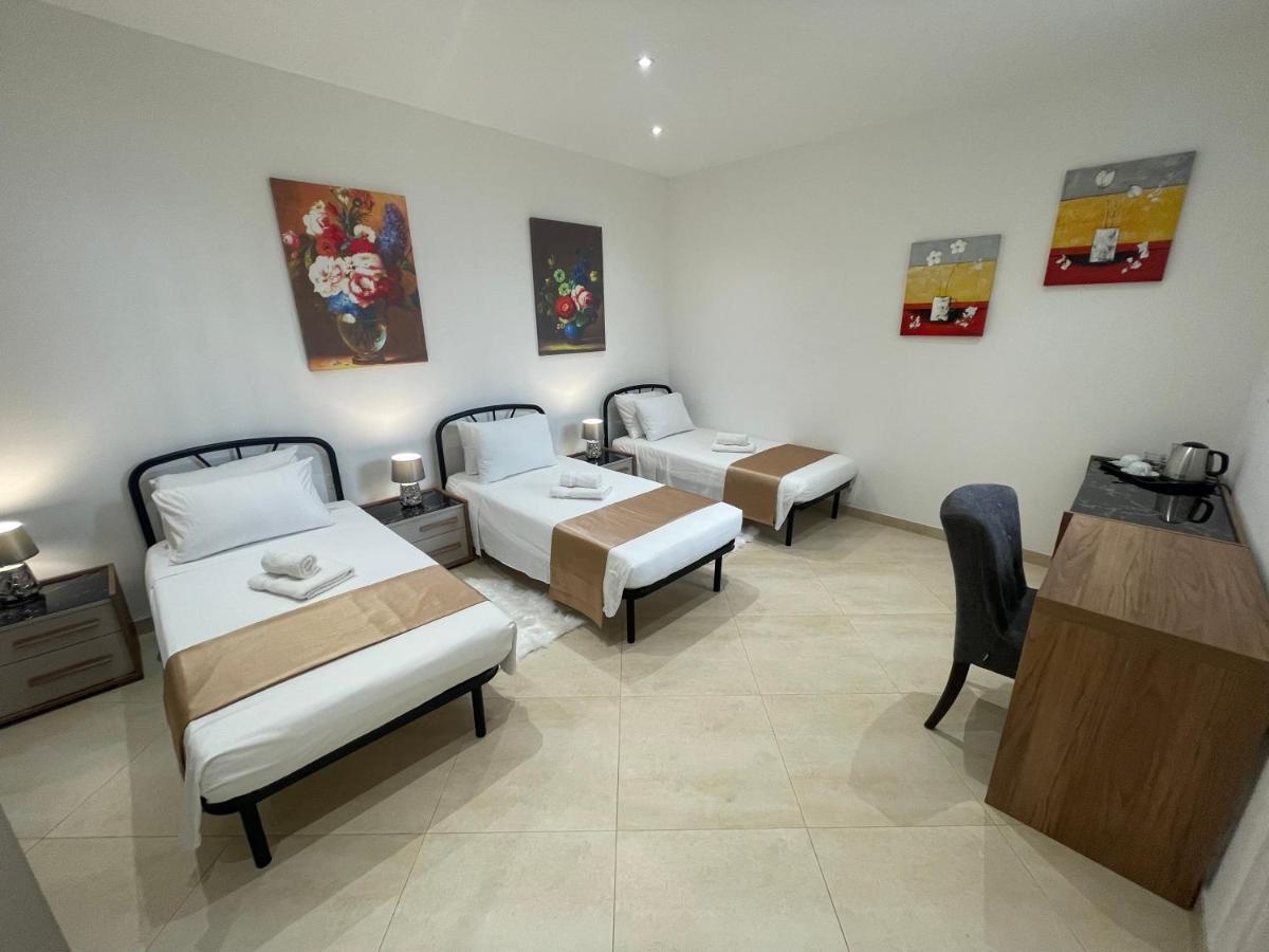 Alina Boutique Living Bed & Breakfast Victoria Bagian luar foto
