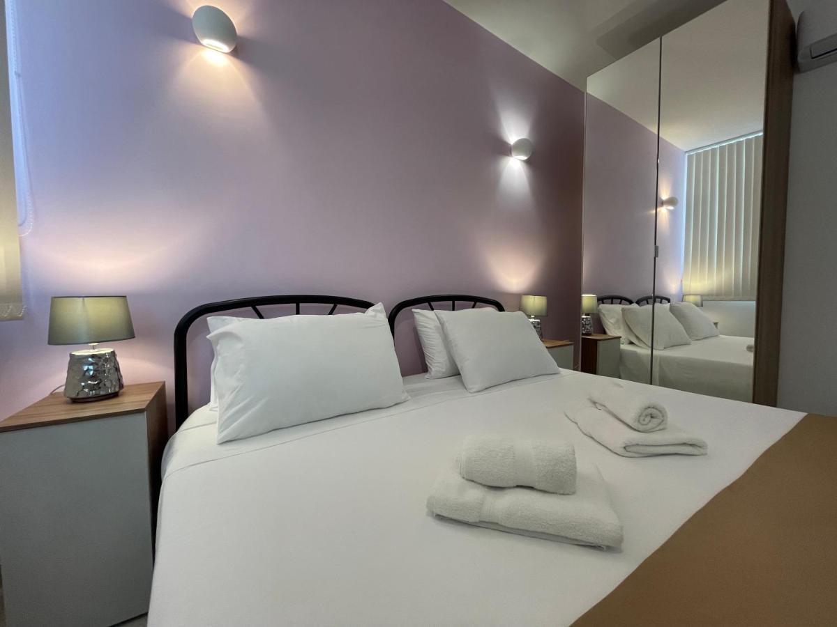 Alina Boutique Living Bed & Breakfast Victoria Bagian luar foto