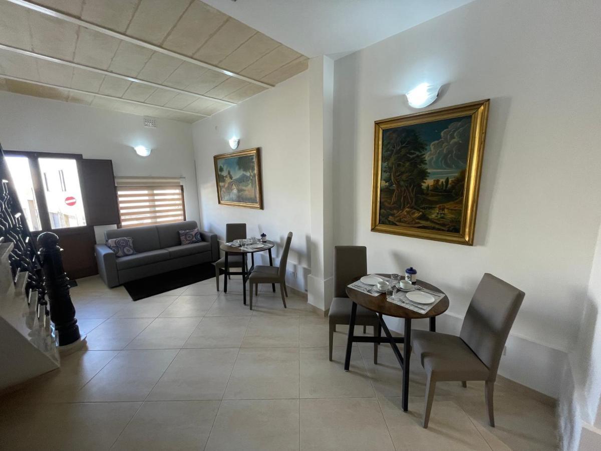 Alina Boutique Living Bed & Breakfast Victoria Bagian luar foto