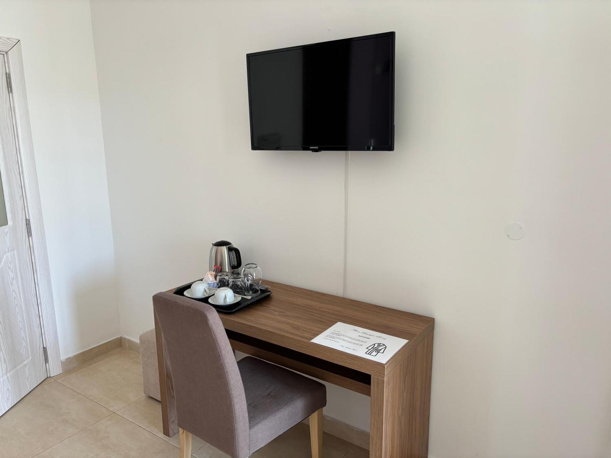 Alina Boutique Living Bed & Breakfast Victoria Bagian luar foto